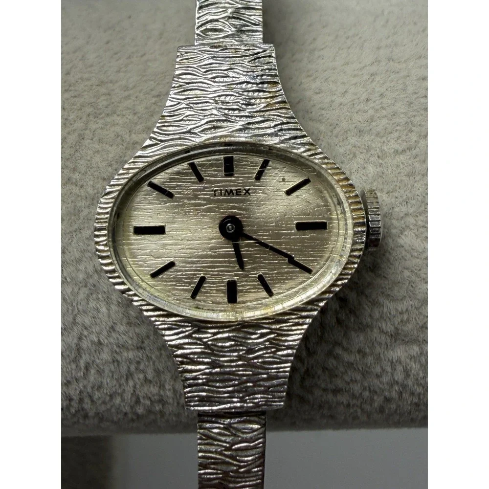 Timex Aluminum Manual Wind Working Ladies Vintage Cuff Watch 21MM 5.5